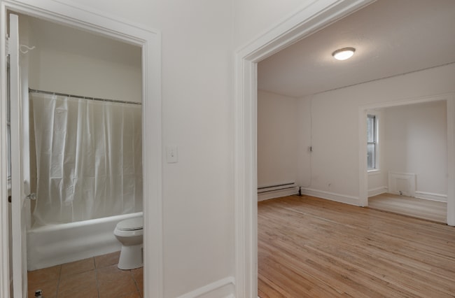 Foto del edificio - 8302 Lake Ave