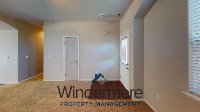 Foto del edificio - 236 NE Flowers Ln