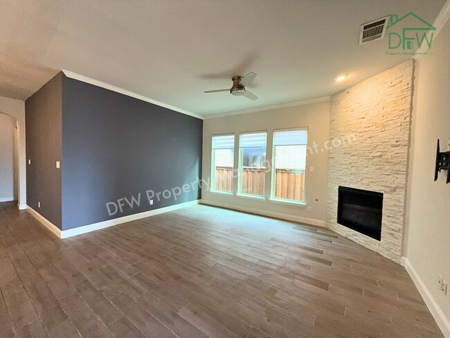Foto del edificio - Modern Comfort Meets Style in the Heart of Euless – 3 Bed, 2 Bath Home with Premium Finishes!