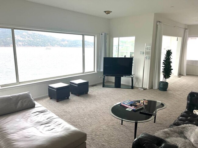 Living room - 2090 Paradise Dr