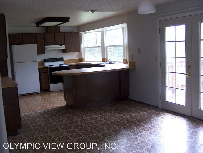 Building Photo - 2 br, 2.5 bath House - 33 STILLSON ROAD
