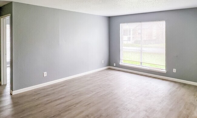 Foto del edificio - 200 Uhland Rd