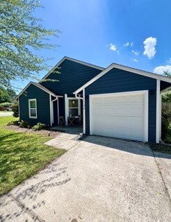 Photo - 1144 Oakcrest Dr House