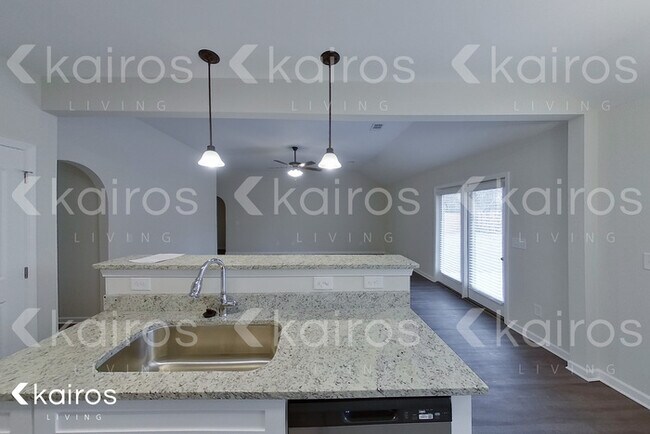 Building Photo - 824 Heather Dr.
