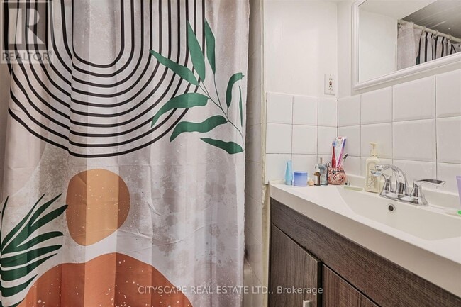 Building Photo - 193 Coxwell Ave