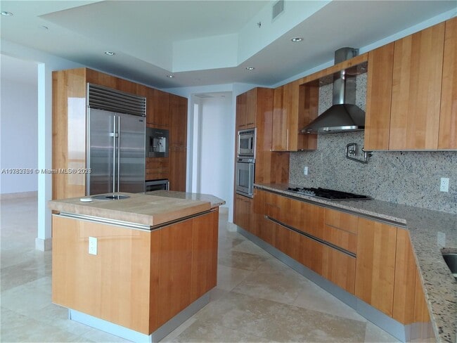 Foto del edificio - 16047 Collins Ave