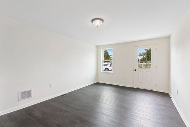 Building Photo - Modern 3BR/2BA Home in Columbia Borough School District w/ Fenced Yard & Central Air!