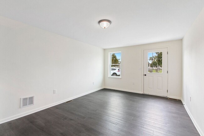 Foto del edificio - Modern 3BR/2BA Home in Columbia Borough School District w/ Fenced Yard & Central Air!