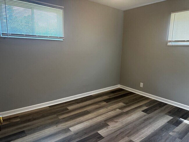 Foto del edificio - 3 BEDROOM HOME IN WARREN