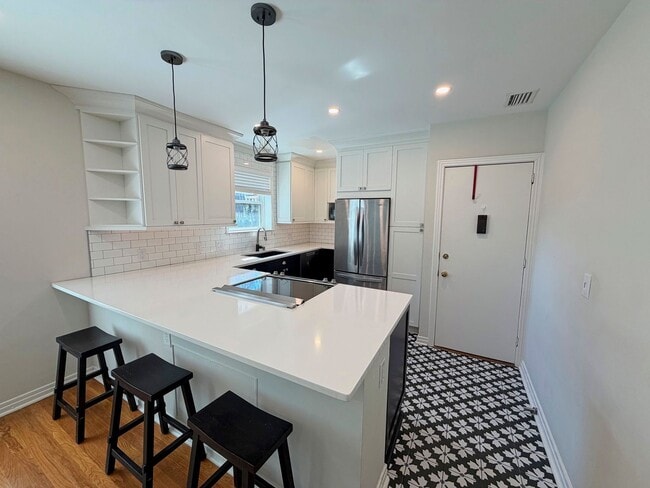 Building Photo - Charming 2 Bedroom, 1 Bathroom Updated Condo in the Heart of Avondale