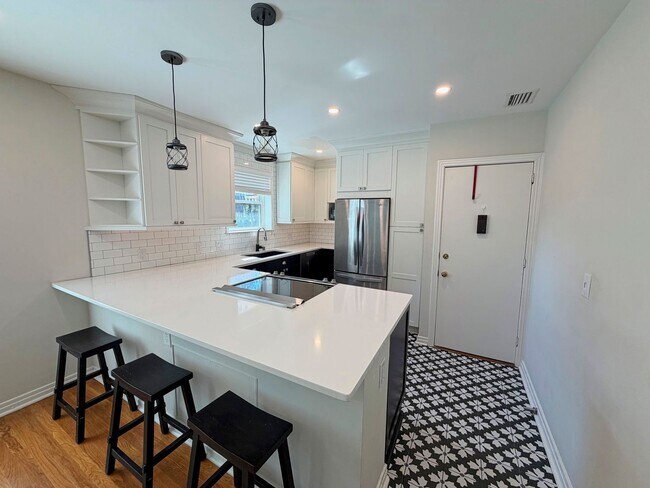 Foto del edificio - Charming 2 Bedroom, 1 Bathroom Updated Condo in the Heart of Avondale