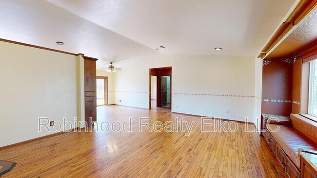 Foto del edificio - 822 Silver Oak Dr