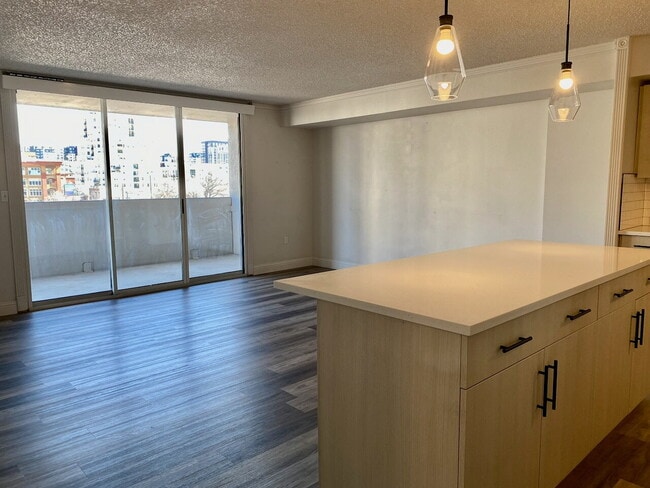 Foto del edificio - AVAILABLE NOW! Recently remodeled condo on Cherry Creek Trail + Move in Special!