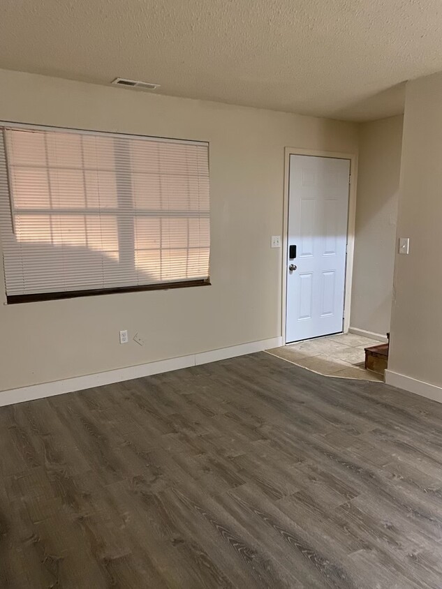 Foto principal - 1008 Jane Dr