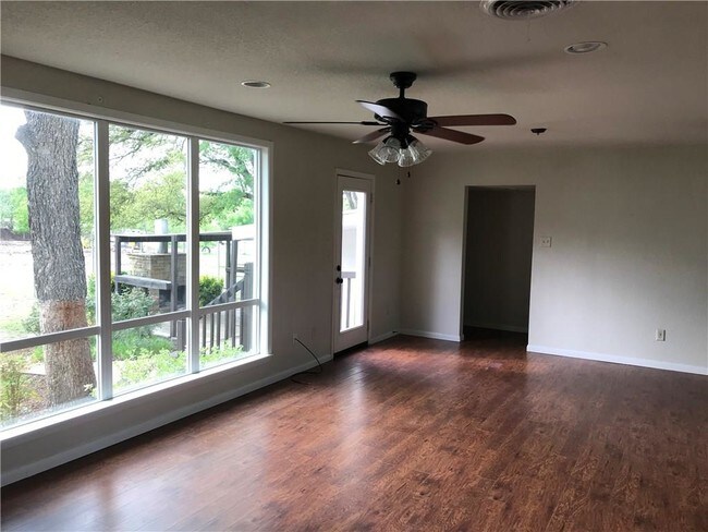 Foto del edificio - 309 Mikus Rd