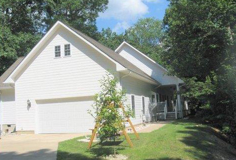 Building Photo - 690 Pinewood Dr