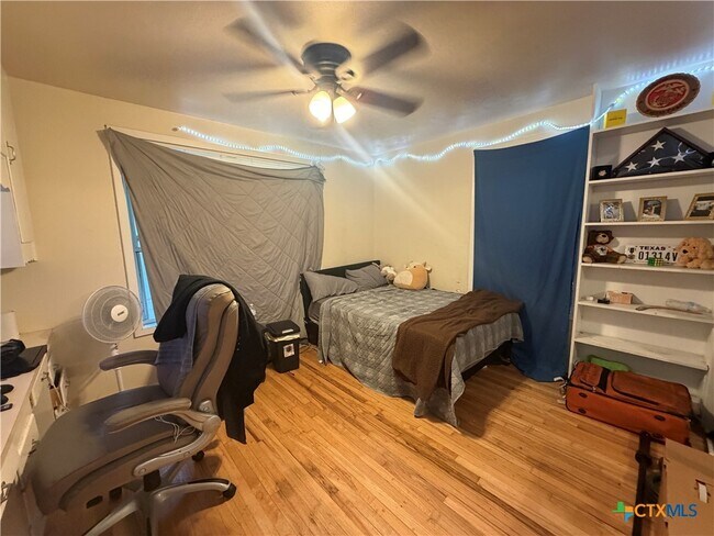 Foto del edificio - 726 Encino Dr