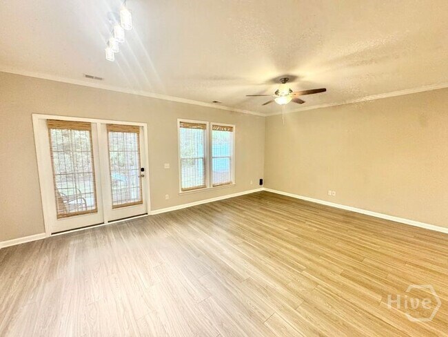 Foto del edificio - 336 Sonoma Dr