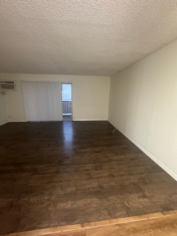 Foto del edificio - 215 N Belmont St