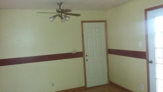 Building Photo - 609 Rain St