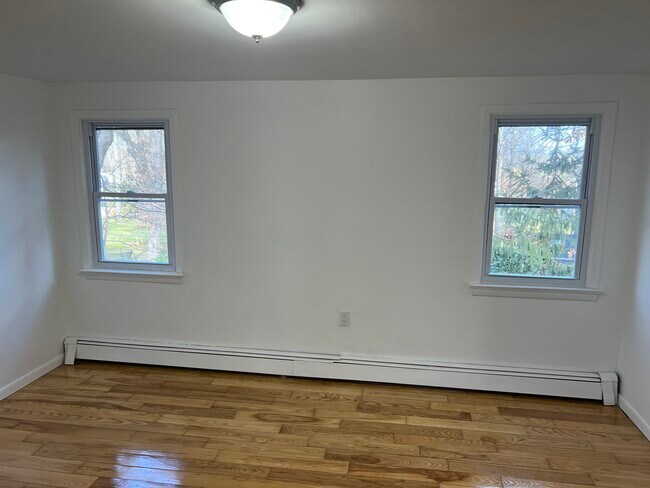 Building Photo - 549 Ewing Ave