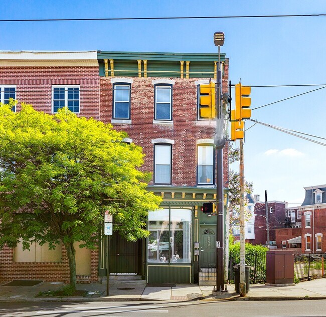 Building Photo - 3950 Lancaster Ave