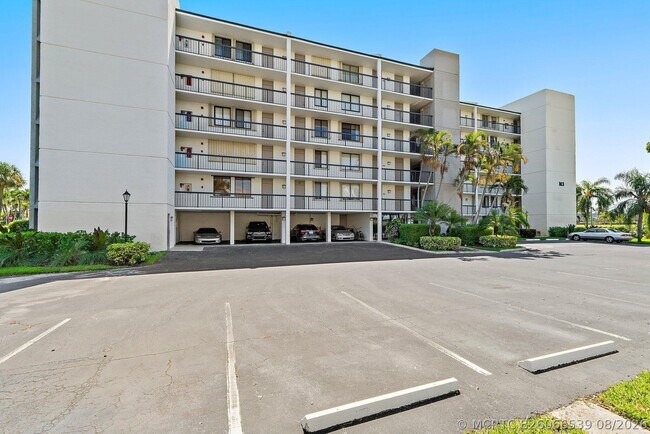 Building Photo - 1605 S US Hwy 1