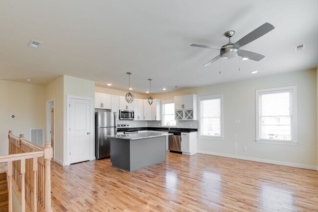 Photo - 1018 N 32nd St Apartment