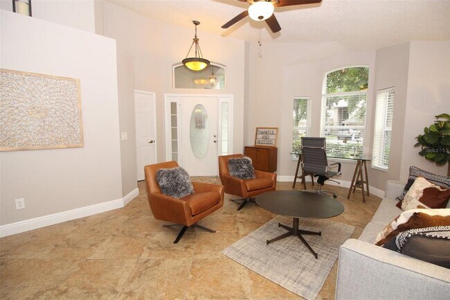 Building Photo - 989 N Lake Claire Cir