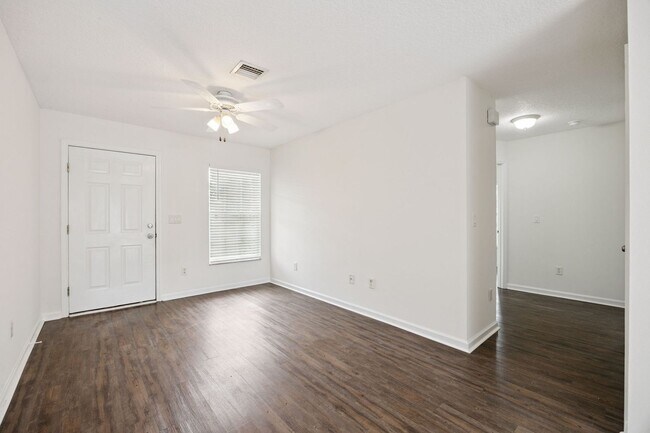 Building Photo - New rental
