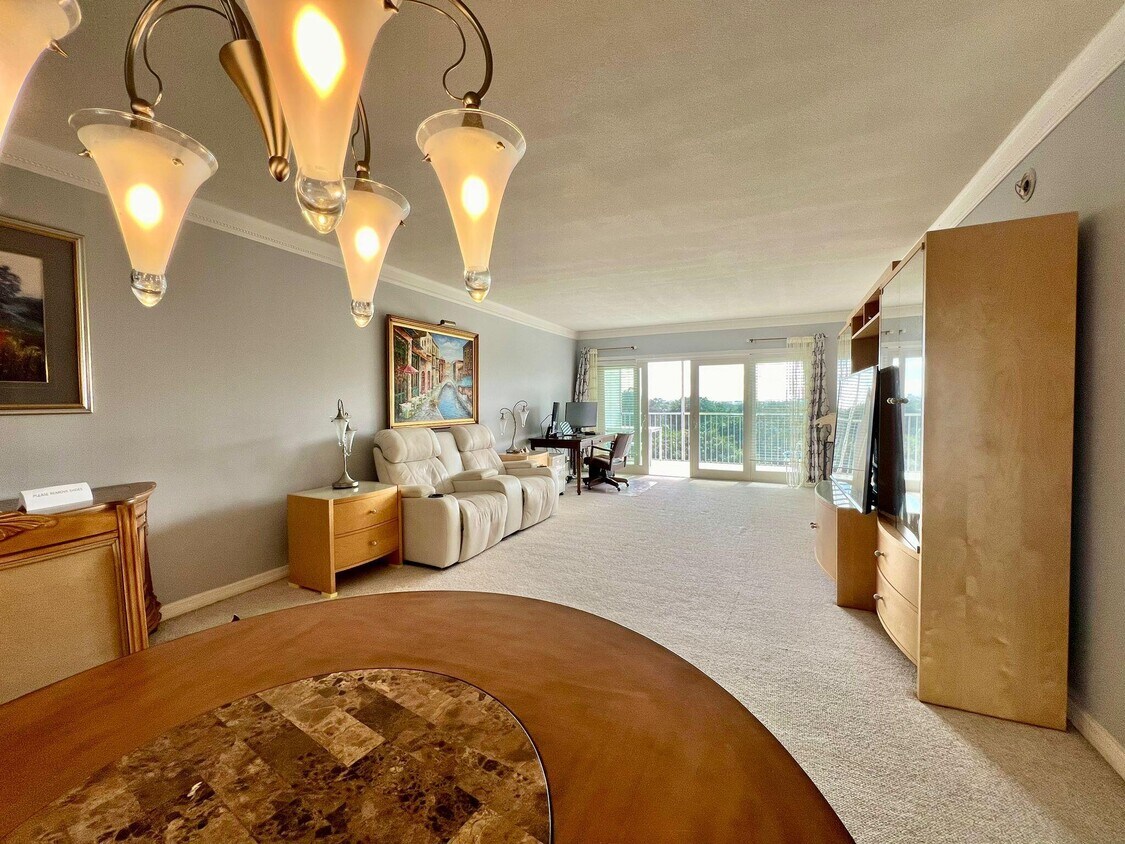 Foto principal - 3150 N Palm Aire Dr