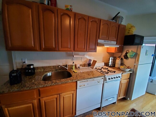 Building Photo - 43 Bay State Rd