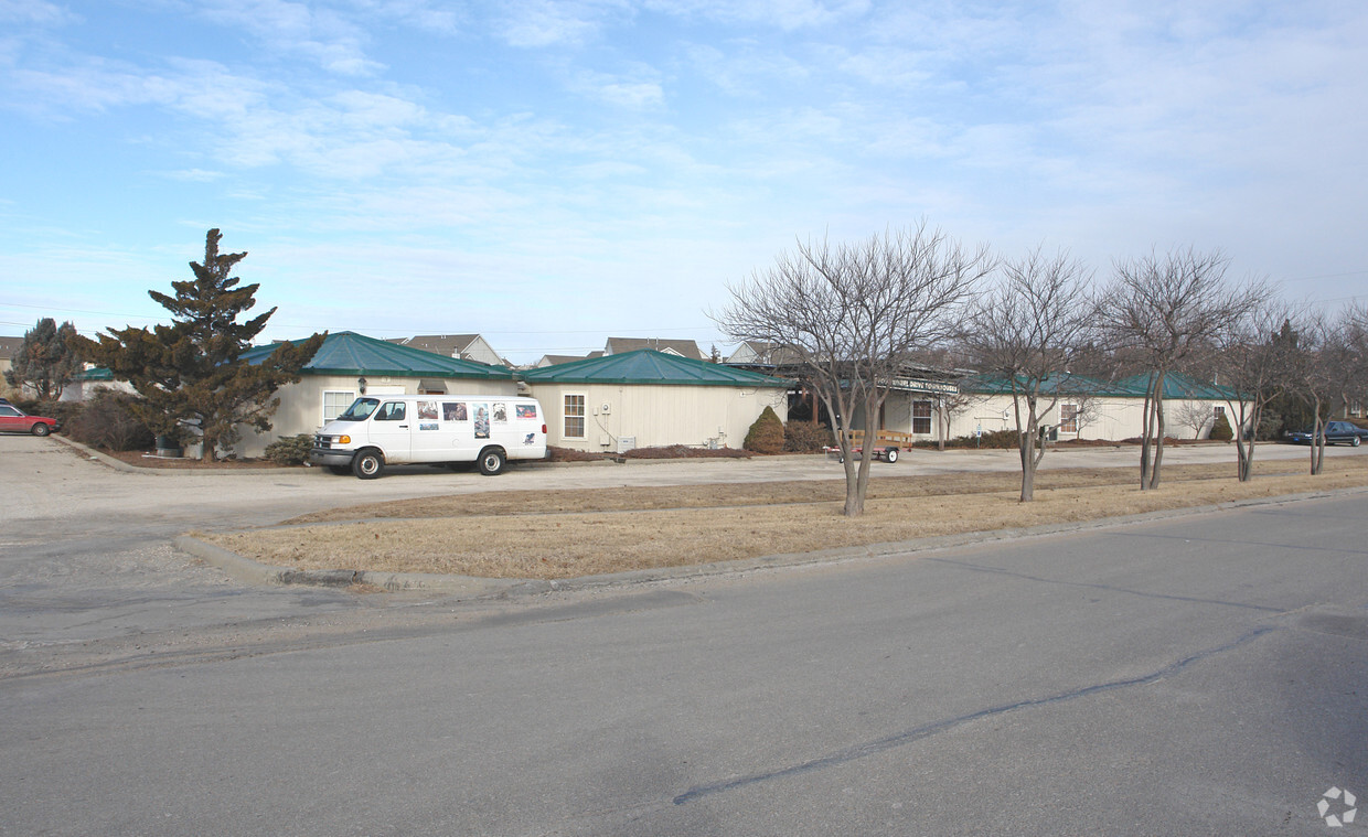 Building Photo - Four Wheel Drive Townhomes