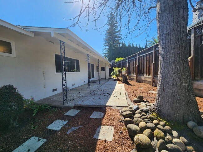 Building Photo - Updated 3 bedroom Redwood City home, on cu...