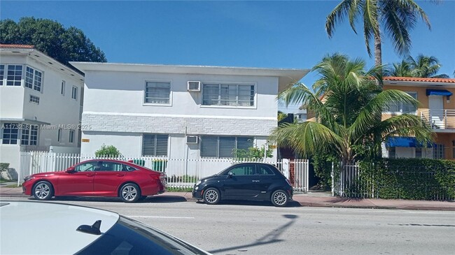 Foto del edificio - 8132 Harding Ave