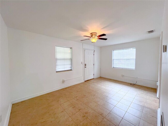 Building Photo - 626 NW 31st Pl