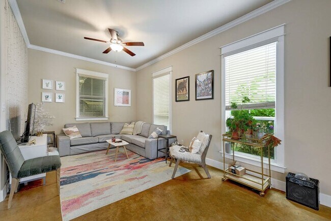 Foto del edificio - 507 W N Loop Blvd