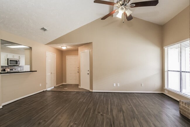 Building Photo - 3425 Benfield Dr
