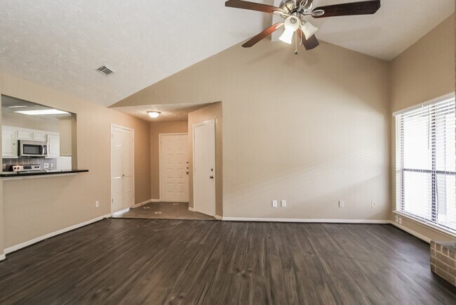 Foto del edificio - 3425 Benfield Dr