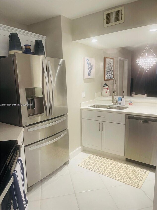 Foto principal - 10551 W Broward Blvd