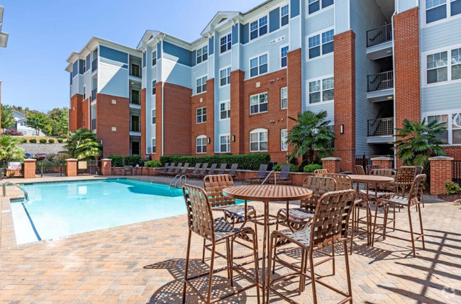 Building Photo - Room in Apartment on Campus Pointe Ct