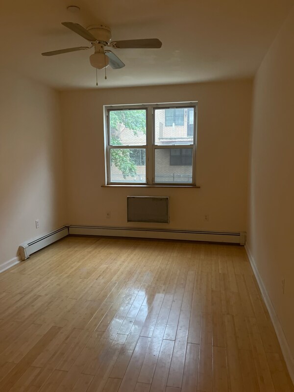Building Photo - 2546 Stillwell Ave