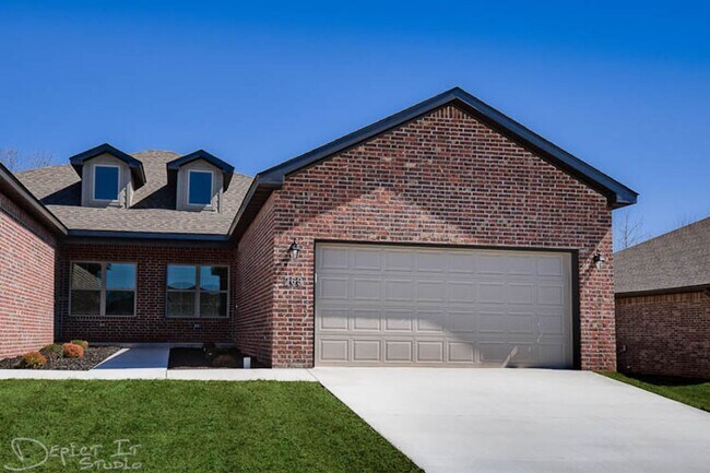 Foto del edificio - 2 Bed, 2 Bath Patio Homes located in Big Creek Country Club