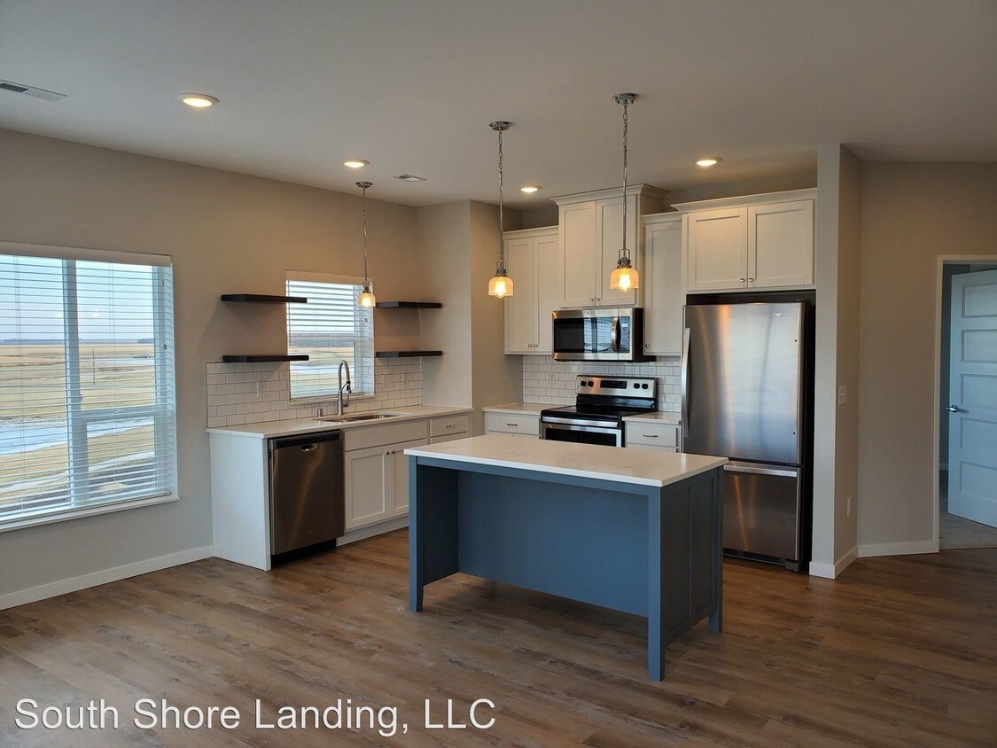Primary Photo - 3 br, 2 bath Apartment - 2745 40th Street S