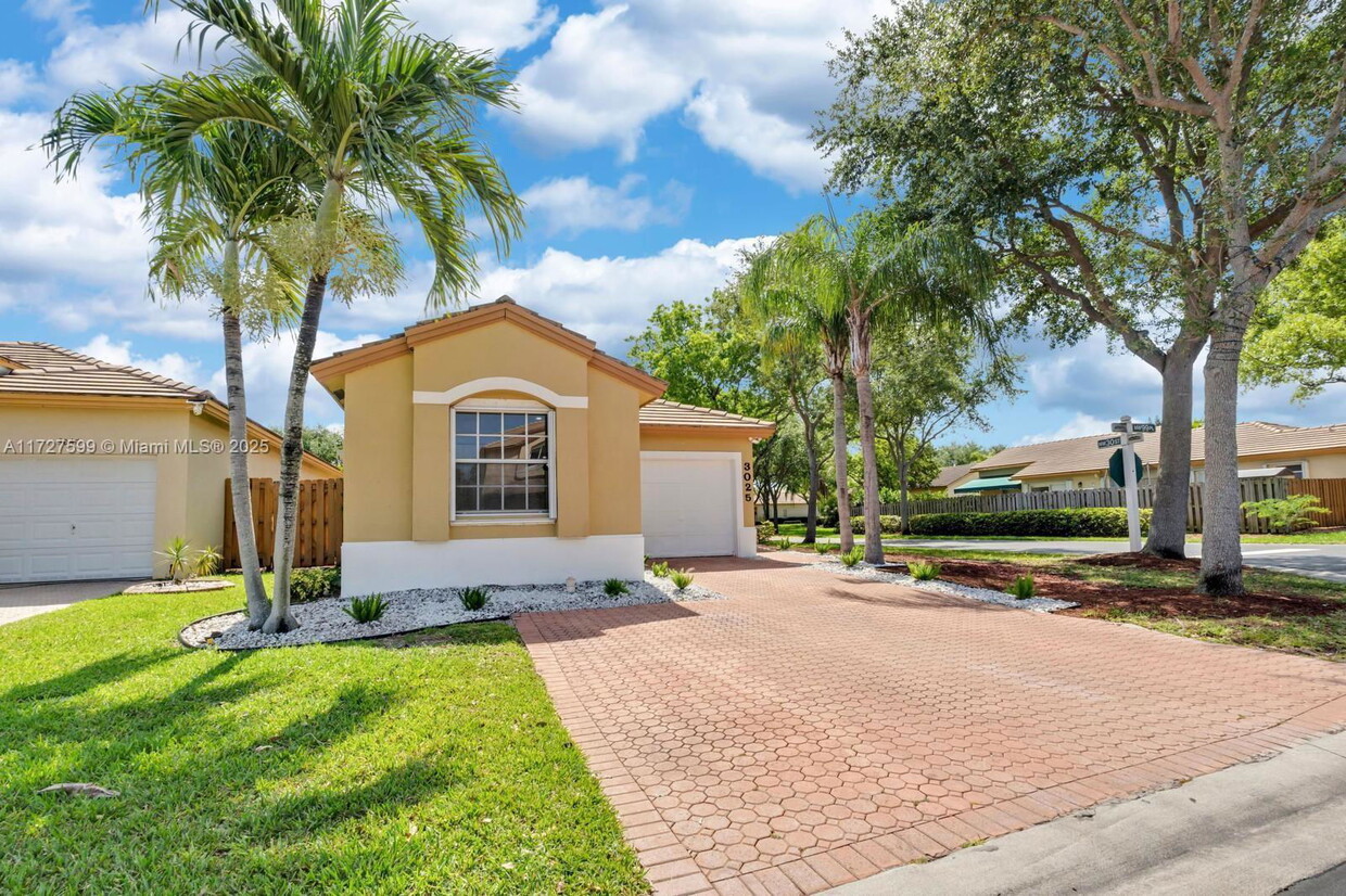 Foto principal - 3025 NW 99th Pl