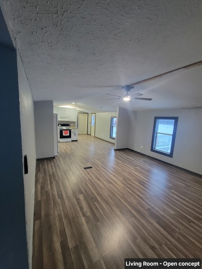 Sala de estar de concepto abierto - W6764 Rural Est