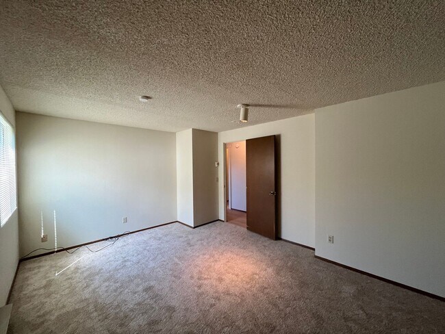 Building Photo - 1265 Toledo St