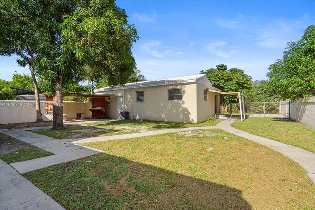 Building Photo - 201 S Biscayne River Dr