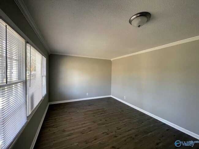 Foto del edificio - 4708 Lumary Dr NW