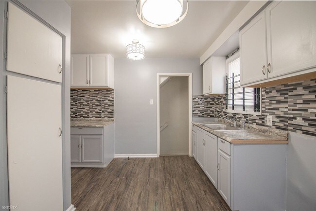 Foto del edificio - 3 br, 1 bath House - 16232 Manning St